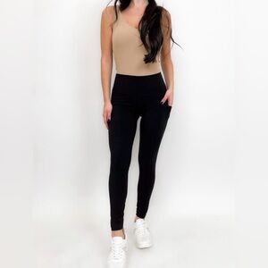 NWT Yelete Longer Length(33) Women's Black High-Waisted Leggings with Pockets.